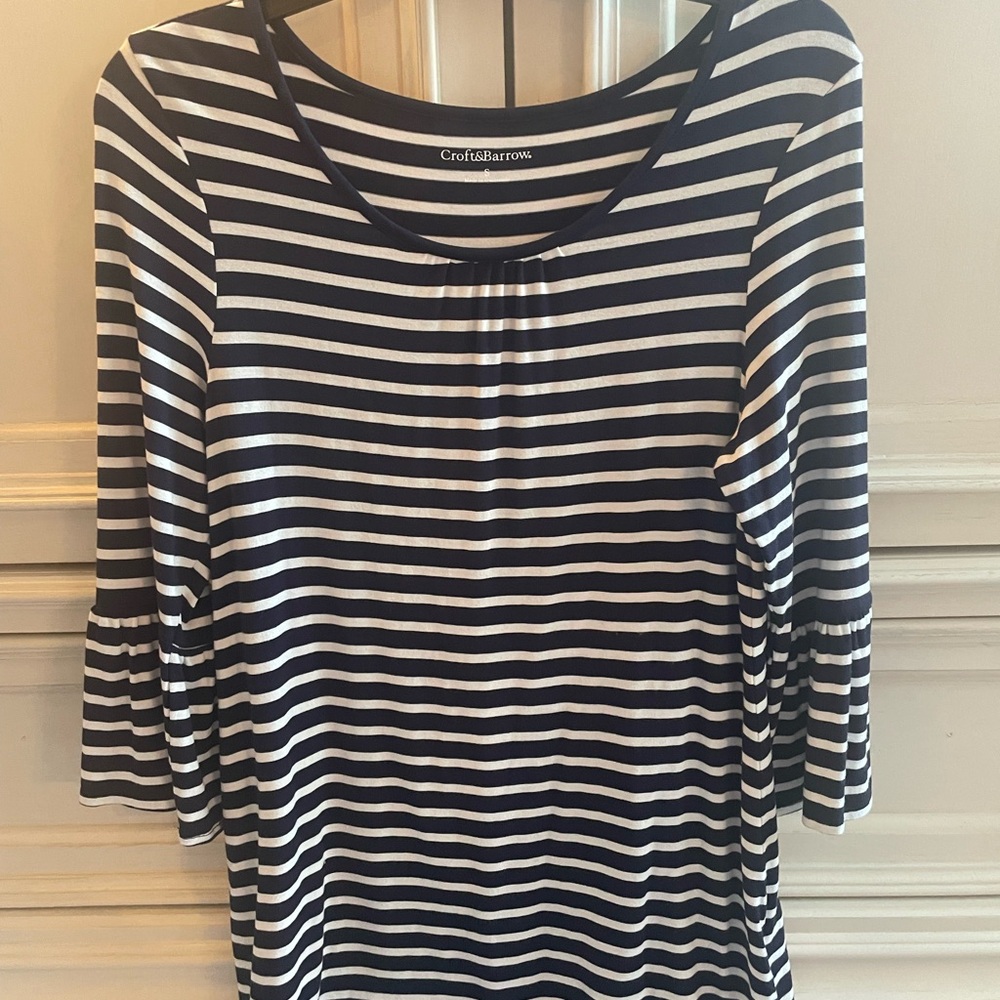 Croft & Borrow flutter sleeve top size S